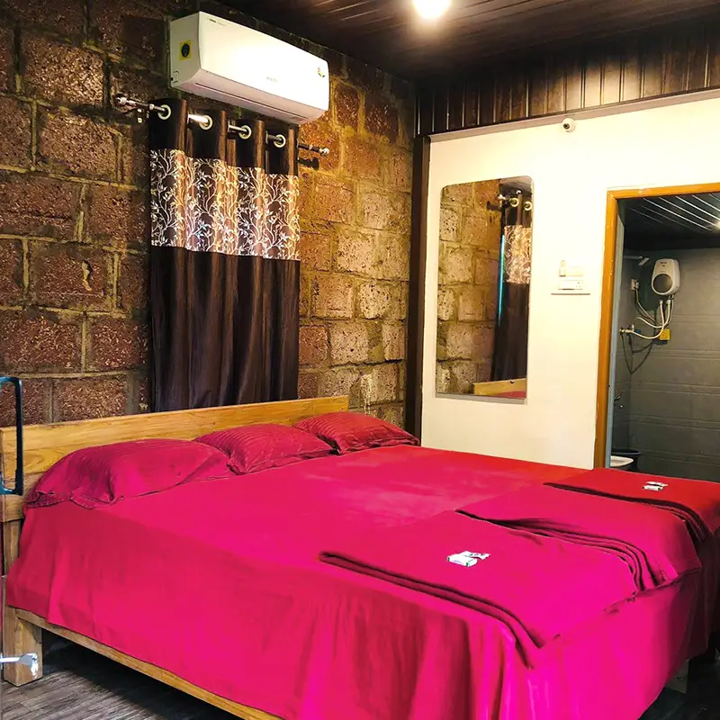 Old Brook Junglestay Glass Room interior